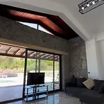 Guemuesluek Uemit Villa